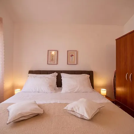 Nataly Apartman Zára